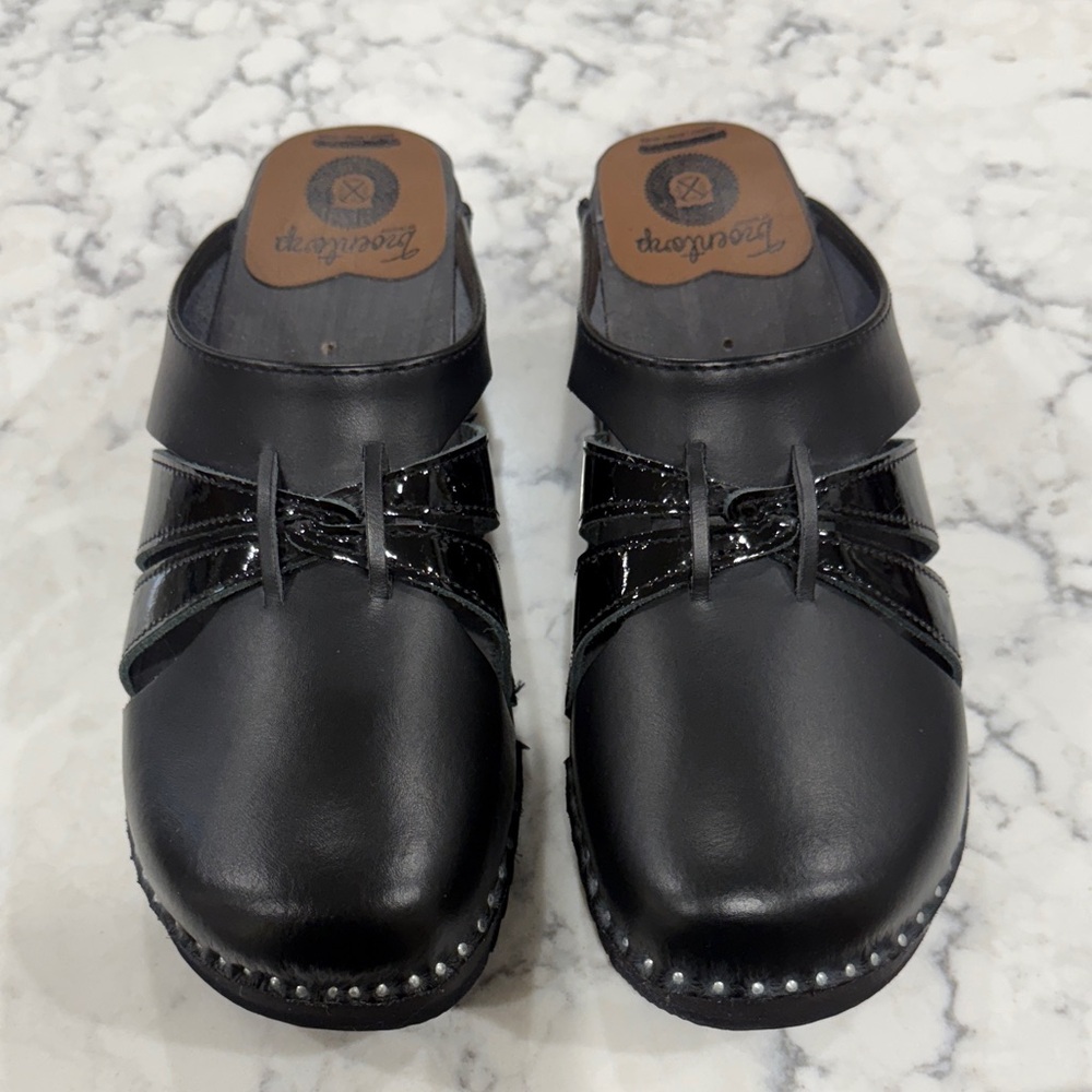 Troentorp patent leather/leather clogs. Size 42, unworn